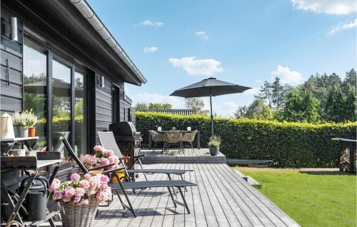 Lovely Home In Rnde With Kitchen