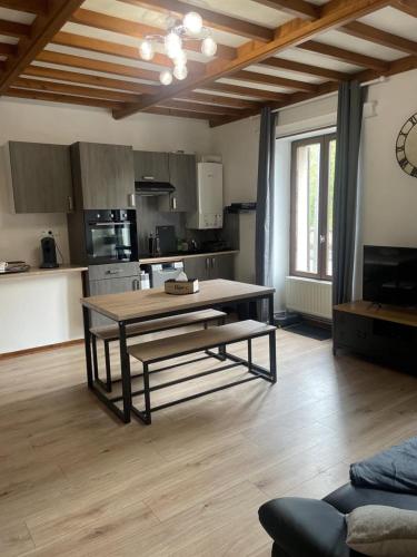 Konyha, Superbe appartement face au Château - 2 chambres - Netflix/Canal+ (Superbe appartement face au Chateau - 2 chambres - Netflix/Canal+) in Sedan