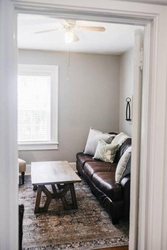 Stephens House-Beautiful Victorian vacation home in Maquoketa, USA