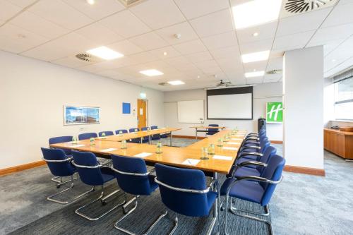 Holiday Inn Cardiff City an IHG Hotel - image 2