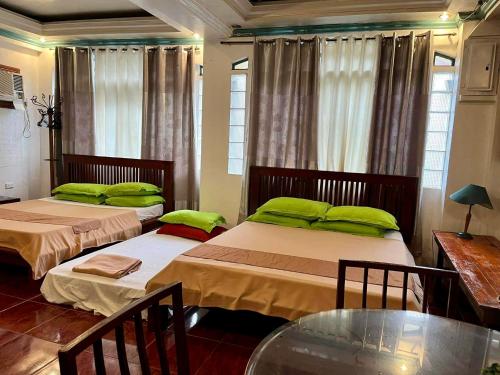 MARIKINA 32 sqm Studio for Transients w WiFi 40 inch TV Parking
