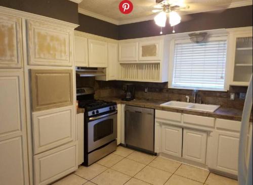 Konyha, Tranquil Getaway near Downtown Nederland Tx in Nederland (Texas)