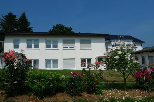 Rosenhof in Binz 207m von Klünderberg entfernt