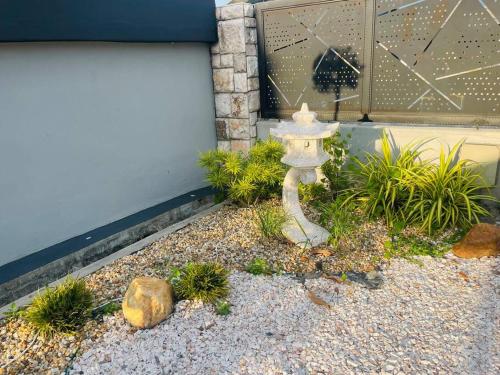 Ipoh 19A Villa for 12pax 6 Carpark with BBQ by IWH