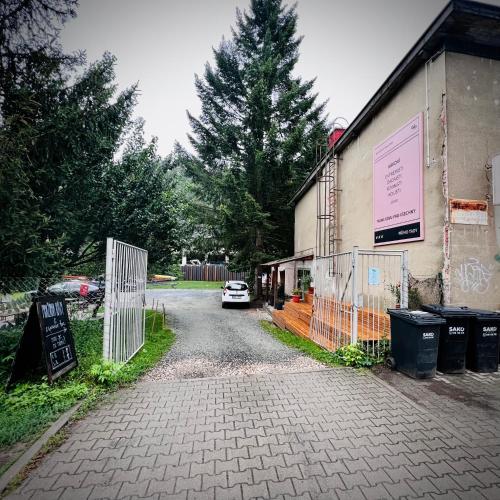 ทัศนียภาพ, tiny house BARACZEK Brno-Jundrov, ulice Veslařská (tiny house BARACZEK Brno-Jundrov, ulice Veslarska) in ยุนดรอฟ