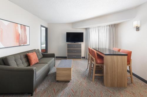 Staybridge Suites Eagan - Mall of America Area an IHG Hotel - image 23