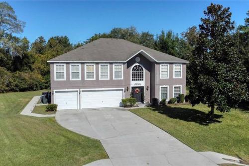 Spacious 6BR Pool Home in Ocala