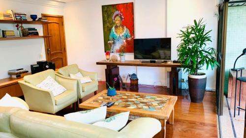 Apartamento J Oceânico 2 suites garagem e proximo a praia