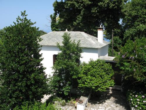  The Caretakers House in Tsagkarada