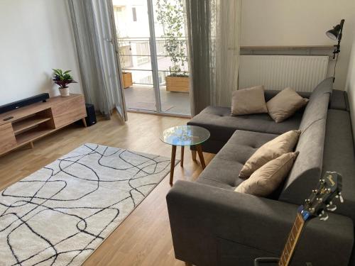 Przestronny apartament na Dolnej, Warsaw