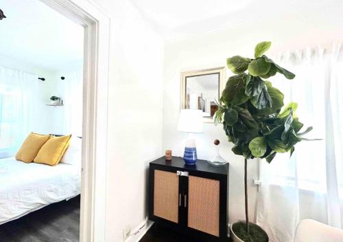 Cozy 2 Bedroom Apartment Near Local Hotspots in West Palm Beach, USA