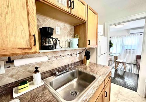 Cozy 2 Bedroom Apartment Near Local Hotspots in West Palm Beach, USA