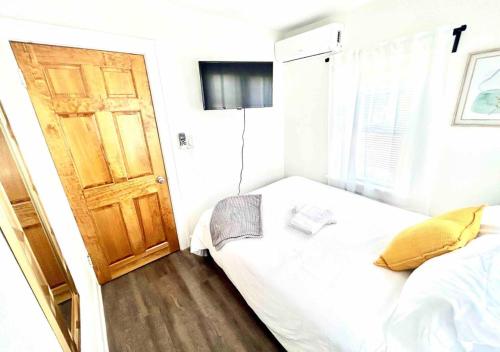 Cozy 2 Bedroom Apartment Near Local Hotspots in West Palm Beach, USA