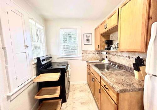 Cozy 2 Bedroom Apartment Near Local Hotspots in West Palm Beach, USA