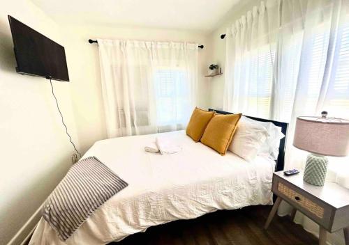 Cozy 2 Bedroom Apartment Near Local Hotspots in West Palm Beach, USA