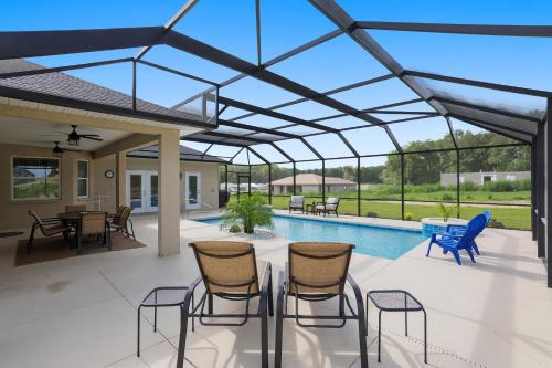 泳池, Villa Ilse: New Stylish Home With Private Pool in 因弗內斯