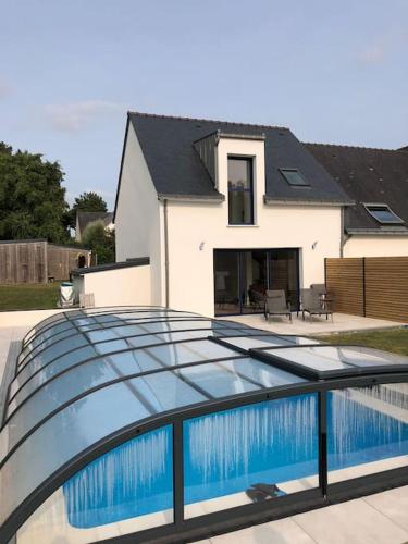 Maison bord de mer avec piscine couverte - Location saisonnière - Guidel