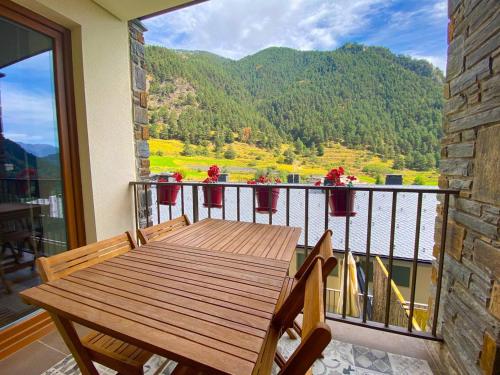 Vista, Terraza con Increibles Vistas Para 8 personas - 3 habitaciones - 2 baños - ARINSAL - FREE PARKING (Terraza con Increibles Vistas Para 6 adultos y 2 extra nino - 3 habitaciones - 2 banos - ARINSAL - F) in Arinsal