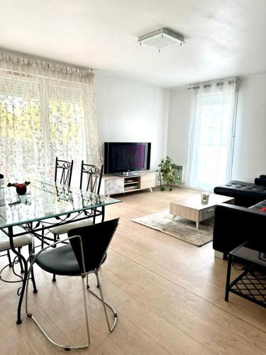 BIG logement , Stade de France à pied, PARIS, métro , parking gratuit - Location saisonnière - Saint-Denis