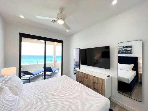 Luxury Ocean front SeaDreams 2 with 7 Mile Beach Views