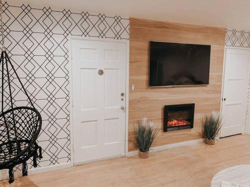 Beautiful Bright Condo Steps Away from the Beach in Long Beach, USA