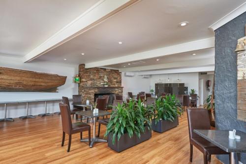 Restoran, Australian Homestead Motor Lodge in Wagga Wagga