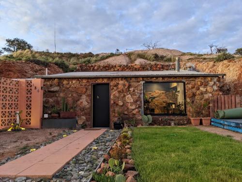 White Cliffs Accommodation -Daybreak Dugout - Unique Cave House in White Cliffs