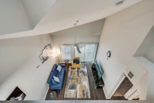 Loft Style 2BR Apt I Dallas City Center I Pool I Gym I Workspace I Pets