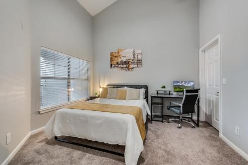 Loft Style 2BR Apt I Dallas City Center I Pool I Gym I Workspace I Pets