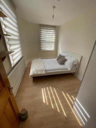 3 BR House - Close to Emirates Stadium! gîte à louer Finsbury Park Station