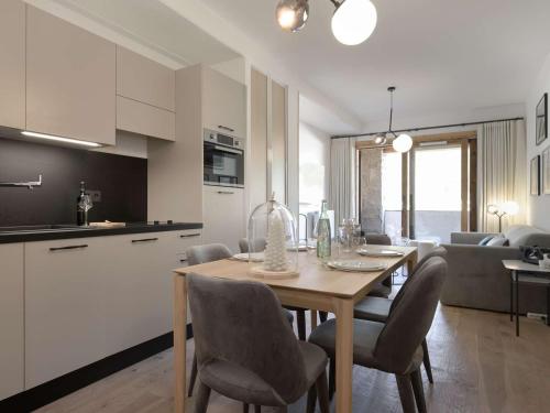 Appartement Courchevel 1650, 3 pièces, 4 personnes - FR-1-631-170 (Appartement moderne 46 m², 4 pers, Courchevel Moriond, skis aux pieds, balcon, parking, wifi, ascens) in Courchevel