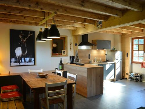 Chalet cosy 6 personnes, 80 m², proche pistes et village, poêle à bois, parking, non fumeur - FR-1-733-145 gîte à louer Chelou