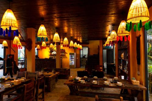 Bar/lounge, Black Ship  Sapa in Ta Phin