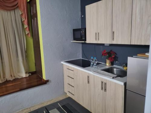 The Palms- Caribbean Estates -10 minutes from the beach- Gated Community in Portmore