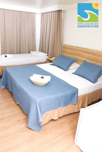 3 twin beds