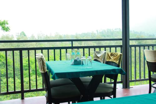 ระเบียง/ชานเรือน, Kallat British Resort in ปุธุรวายัล