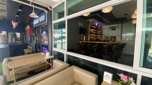 Alongkorn hotel by SB in Samut Songkhram