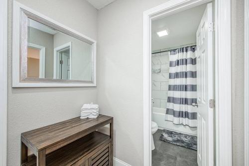Fun City Haven Spacious Retreat in Fresno detail