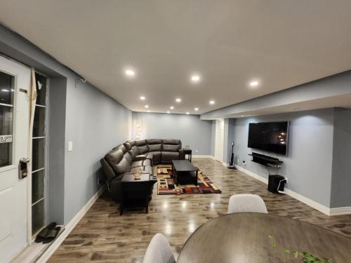 Adorable 2-Bedoom walkout basement Apartment