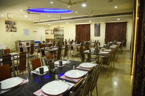 Hotel Shrees, Perundurai