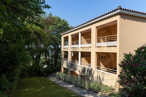 The Originals City, Hôtel Côté Sud, Marseille Est in Алош