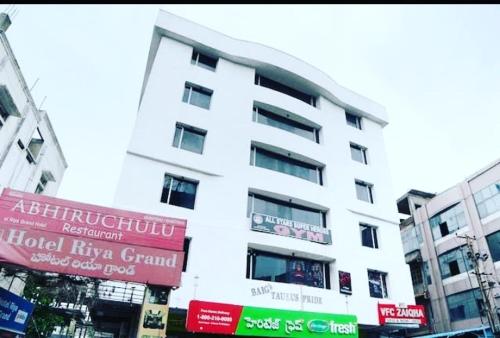 hotel sitara grand