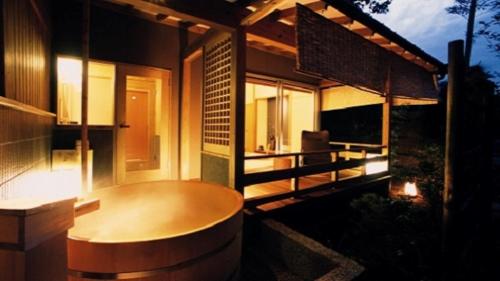 Japanese-Style House with Open-Air Bath - Non-Smoking
