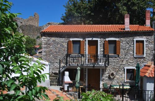 Chora Samothrakis, House with courtyard