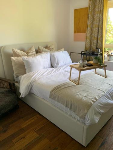 Light & Airy Oasis
