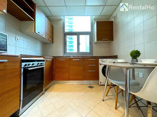 Big Studio w/ Balcony and easy access to the Beach - image 12