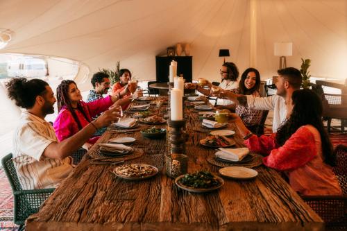 Étterem, Caravan by Habitas AlUla in Al Ula