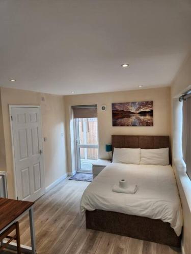 Beautiful private en-suite room with its own entry