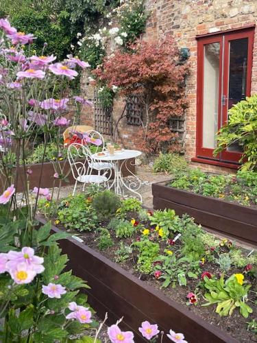 Centre of town House 3 Bedrooms Sleeps 5 and Infant Free Onsite Parking 2 Cars gîte à louer Vinegar Middle