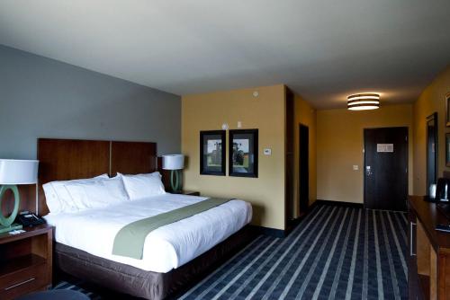 Holiday Inn Express Hotel & Suites Perry-National Fairground Area an IHG Hotel - image 5